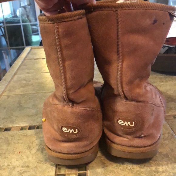 Shoes - EMU boots